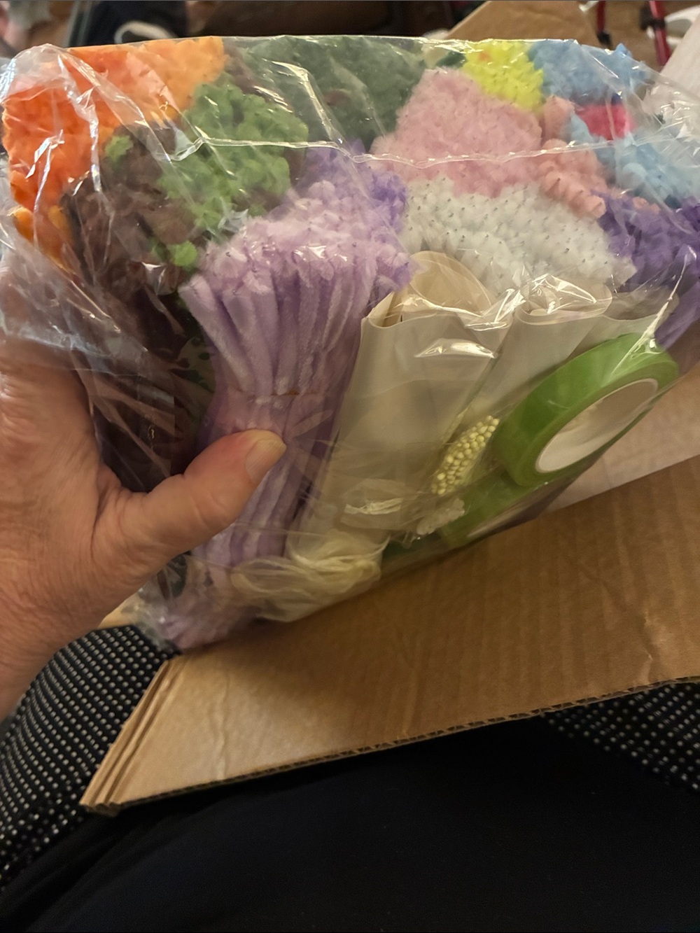 New in box 900 piece pipe cleaner flower craft kit with instructions.